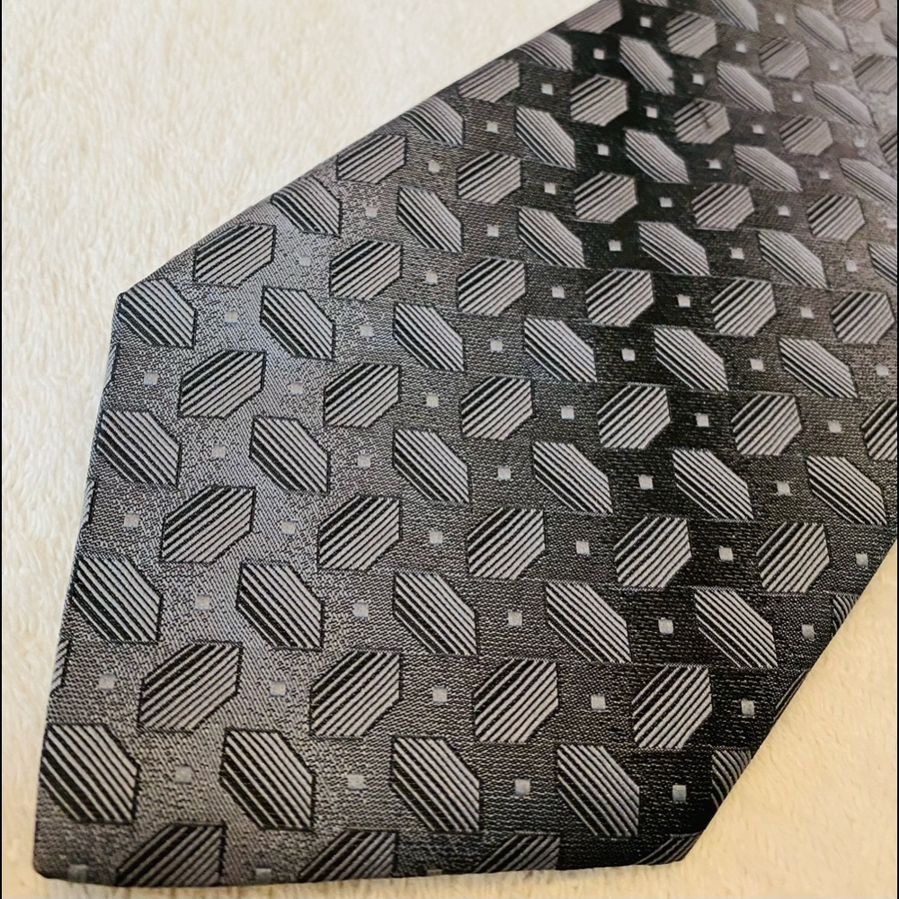 Brand New Trendy Tie By DAVID TAYLOR